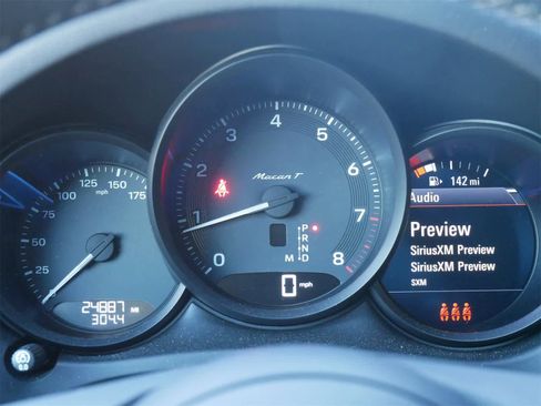 Used 2023 Porsche Macan Turbo image 20