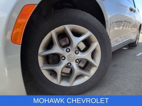 Used 2020 Chrysler Pacifica Touring-L image 8