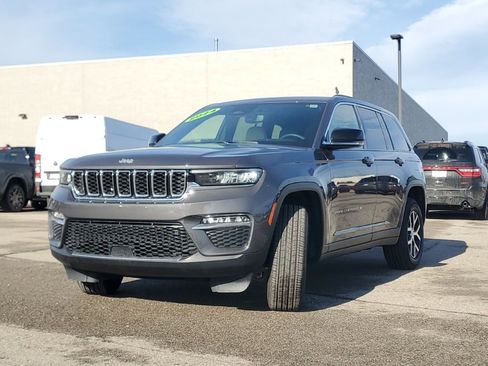 Used 2024 Jeep Grand Cherokee Limited image 4