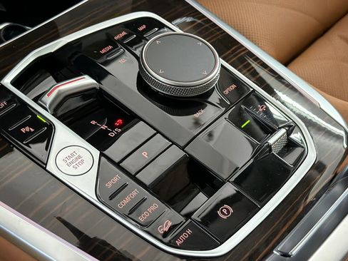 New 2026 BMW X7 xDrive40i w/ Premium Package image 17