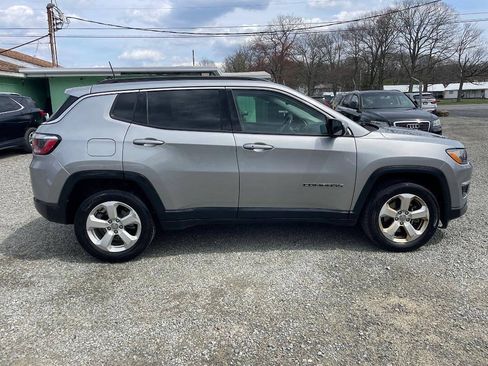 Used 2019 Jeep Compass Latitude w/ Popular Equipment Group AWD/4WD image 9