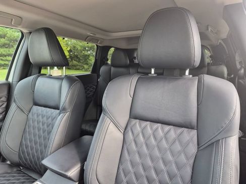 Used 2024 Mitsubishi Outlander SEL AWD/4WD image 16