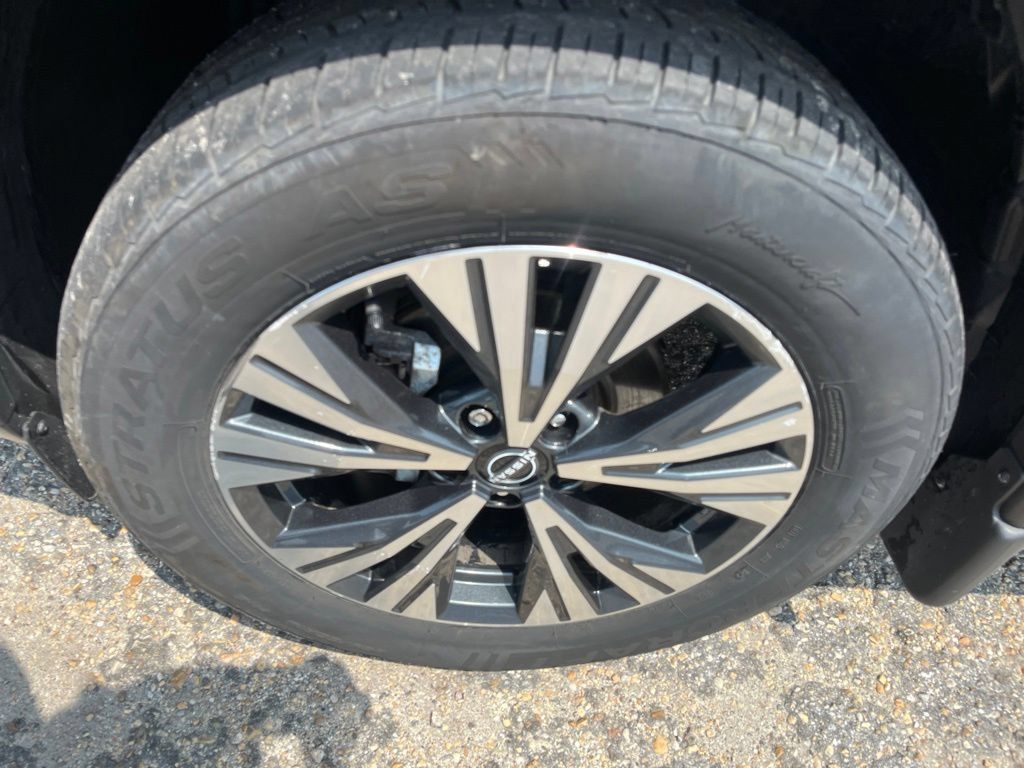 Used 2023 Nissan Rogue SV AWD/4WD image 10