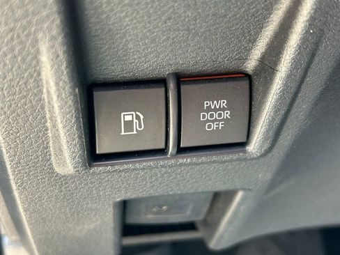 Used 2023 Toyota Sienna Platinum FWD image 30
