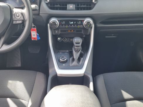 Used 2024 Toyota RAV4 LE AWD/4WD image 21