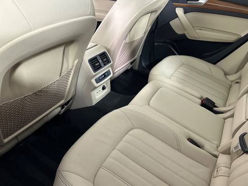 Used 2023 Audi Q5 2.0T Premium w/ Convenience Package image 11