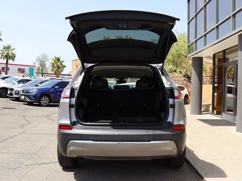Used 2020 Jeep Cherokee Limited FWD image 22