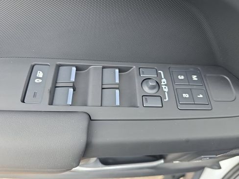 Certified 2025 Land Rover Defender 110 X-Dynamic SE AWD/4WD image 30