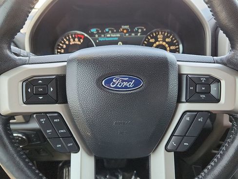 Used 2019 Ford F150 Lariat w/ Equipment Group 502A Luxury AWD/4WD image 11