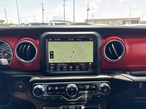 Used 2018 Jeep Wrangler Unlimited Rubicon AWD/4WD image 24