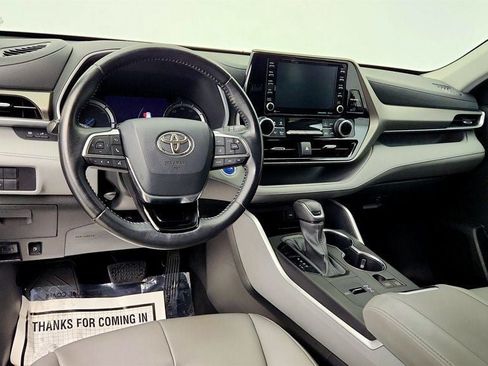 Used 2020 Toyota Highlander XLE FWD image 12