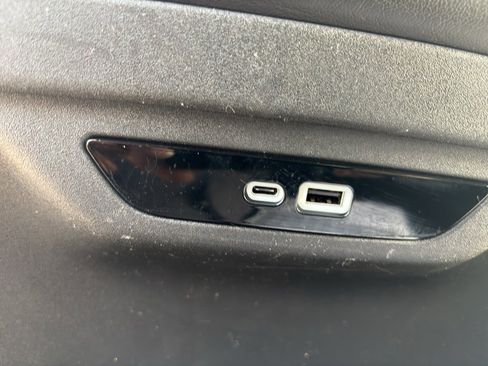 Used 2024 Chrysler Pacifica Touring-L image 33