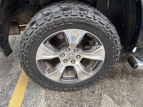 Used 2019 RAM 1500 Laramie AWD/4WD image 11