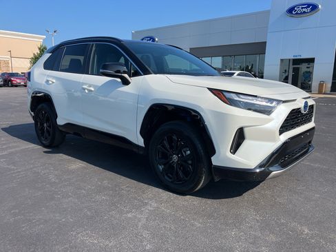 Used 2022 Toyota RAV4 XSE w/ XSE Grade Weather Package AWD/4WD image 8