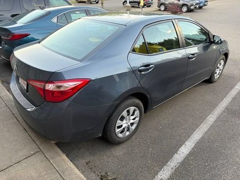 Used 2018 Toyota Corolla L FWD image 3