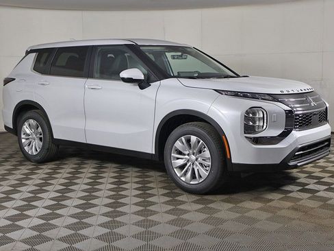 New 2026 Mitsubishi Outlander ES AWD/4WD image 2