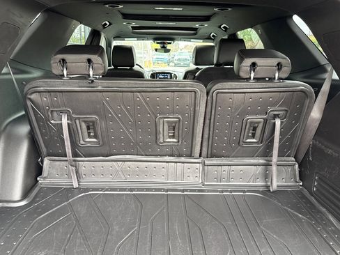 Used 2023 Chevrolet Traverse RS image 17
