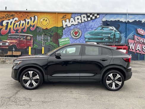 Used 2023 Volvo C40 Recharge Core image 2