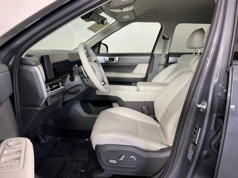 Used 2025 Hyundai Santa Fe SEL image 11