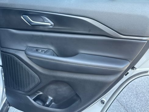 Used 2023 Jeep Grand Cherokee Altitude AWD/4WD image 18