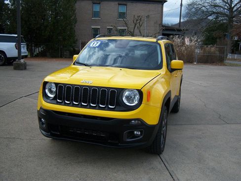 Used 2017 Jeep Renegade Latitude w/ Cold Weather Group image 2