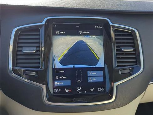 Used 2017 Volvo XC90 T6 Momentum w/ Vision Package image 12