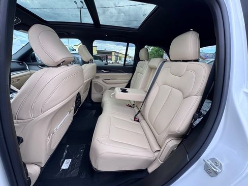 New 2026 Jeep Grand Cherokee Limited w/ Limited Altitude Package AWD/4WD image 15