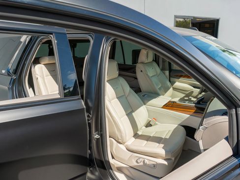 Used 2024 Cadillac Escalade Sport Platinum w/ LPO, ONYX Package image 54