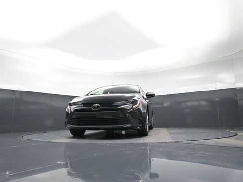 Used 2024 Toyota Corolla LE image 29