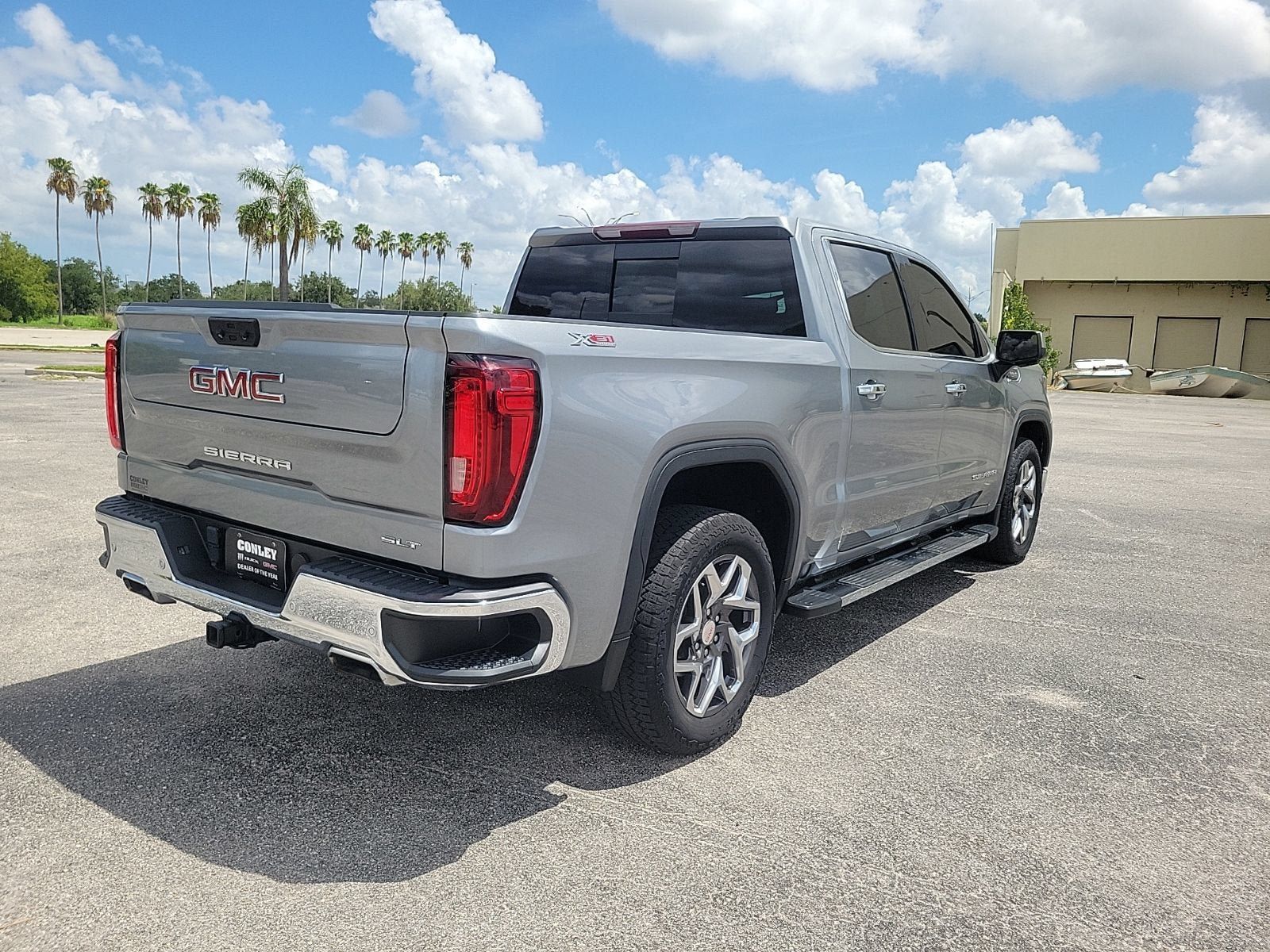 Used 2023 GMC Sierra 1500 SLT w/ SLT Premium Plus Package AWD/4WD image 8