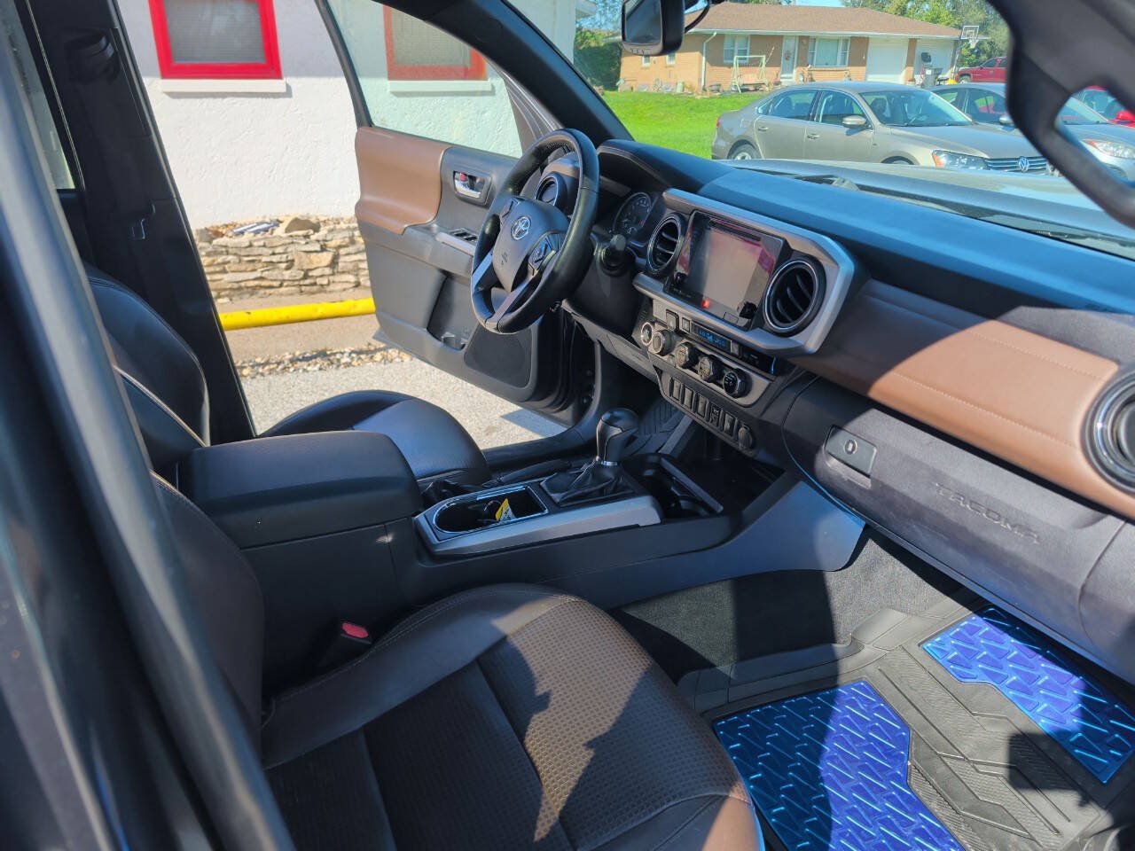 Used 2017 Toyota Tacoma Limited w/ Tow Package AWD/4WD image 21