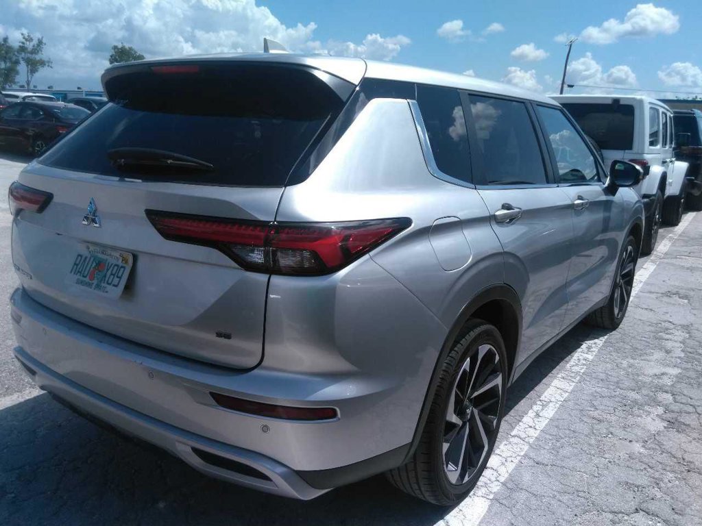 Used 2024 Mitsubishi Outlander SE FWD image 4