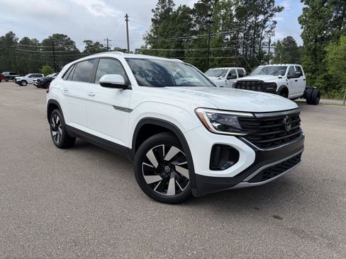 Used 2024 Volkswagen Atlas Cross Sport SE FWD image 3