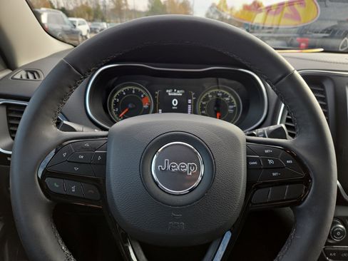 Used 2021 Jeep Cherokee Latitude Plus image 10