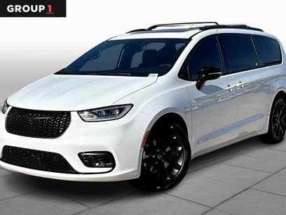 New 2026 Chrysler Pacifica Limited w/ S Appearance Package