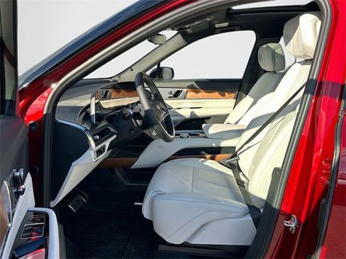 Used 2026 Cadillac Vistiq Sport image 10