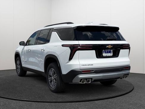 New 2026 Chevrolet Traverse LT FWD image 4