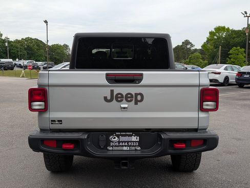 Used 2023 Jeep Gladiator Rubicon w/ Cold Weather Group AWD/4WD image 8