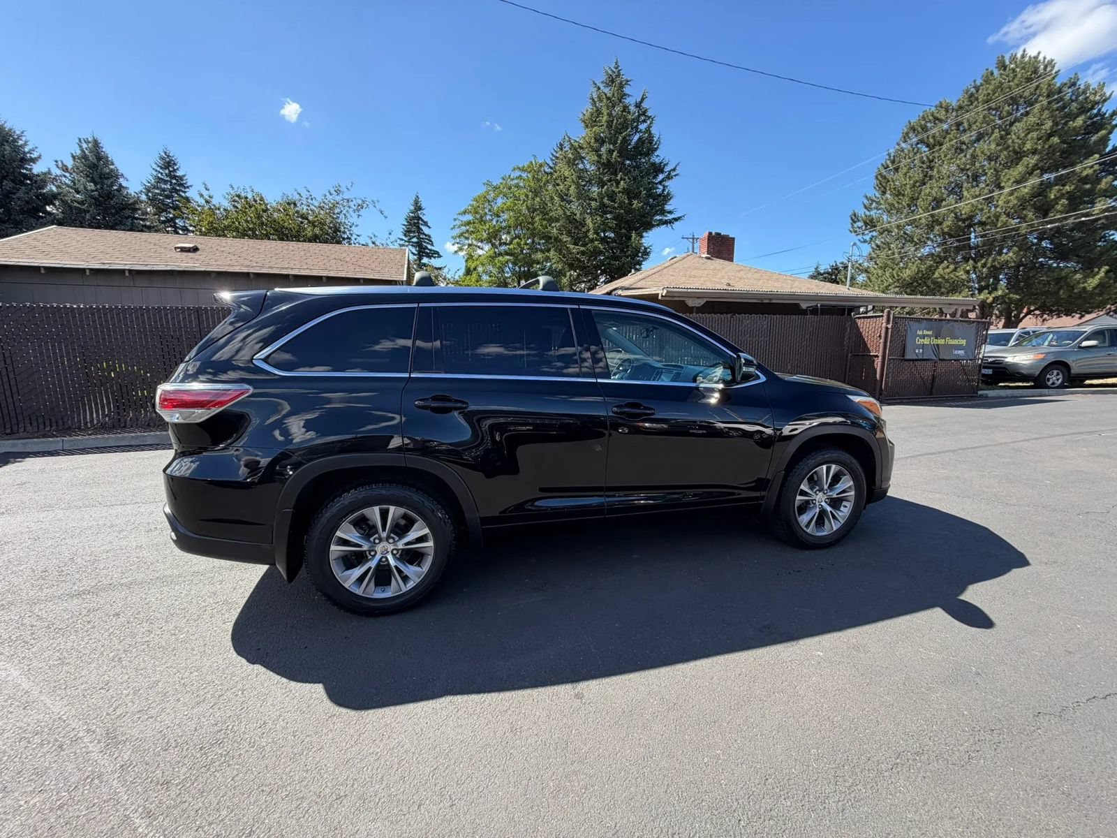 Used 2015 Toyota Highlander XLE AWD/4WD image 4