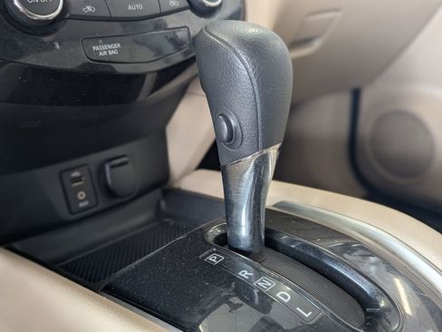 Used 2016 Nissan Rogue SV image 20