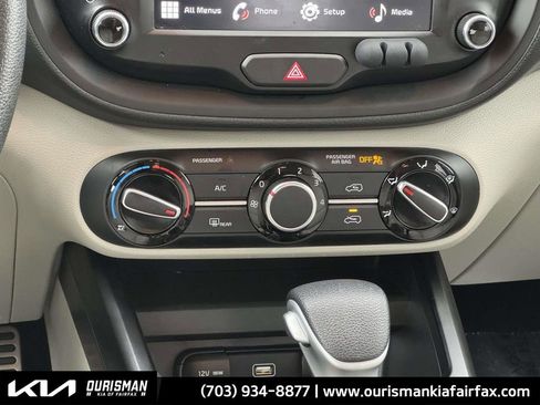 Used 2022 Kia Soul LX image 11