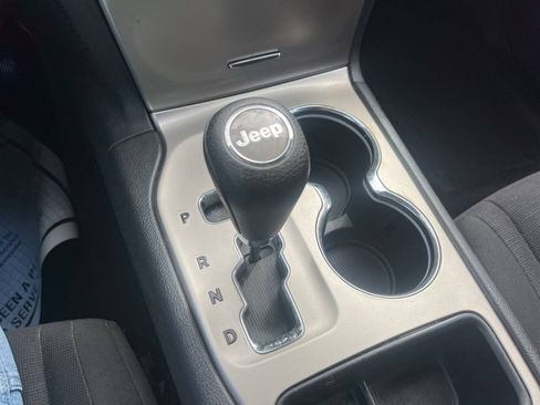 Used 2011 Jeep Grand Cherokee Laredo AWD/4WD image 19