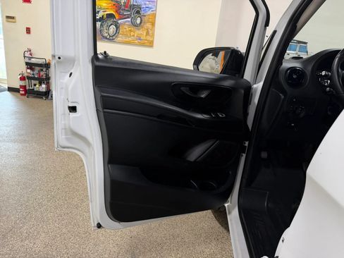 Used 2021 Mercedes-Benz Metris image 32