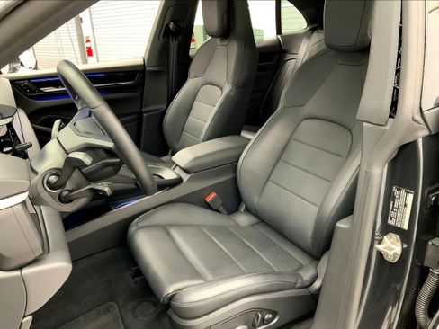 Used 2025 Porsche Macan Electric image 5