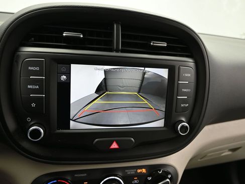 Used 2025 Kia Soul LX FWD image 16