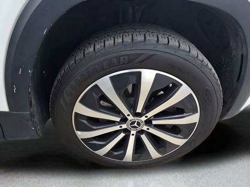 Used 2021 Mercedes-Benz GLB 250 4MATIC w/ Premium Package image 8