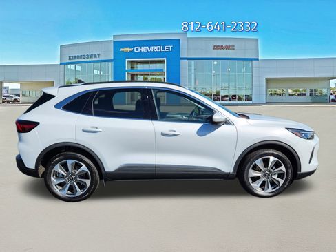 Used 2025 Ford Escape Platinum w/ Premium Technology Package image 8