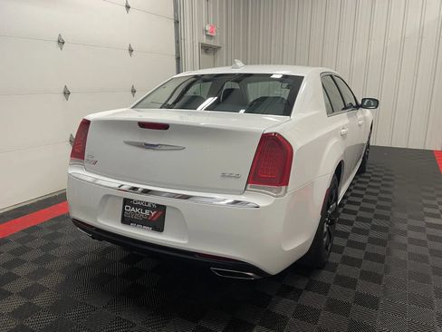 Used 2022 Chrysler 300 Touring AWD/4WD image 16