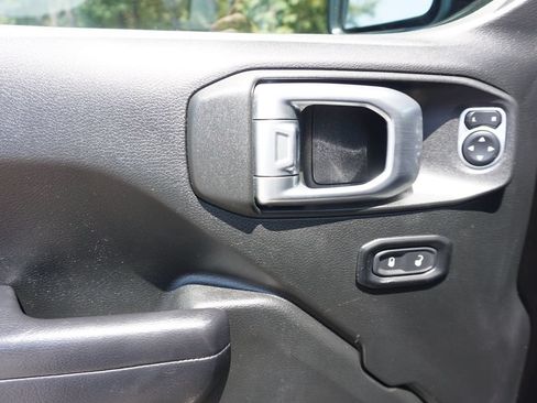 Used 2019 Jeep Wrangler Unlimited Sport S AWD/4WD image 4