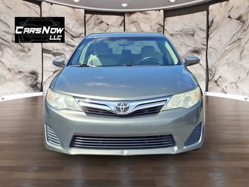 Used 2012 Toyota Camry LE image 2